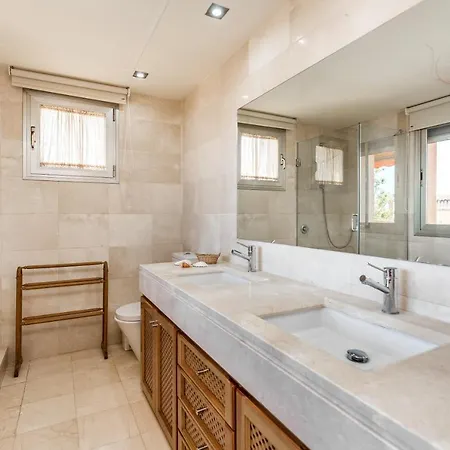 Townhouse With Great Sea Views In Riviera Del Sol *